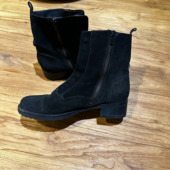 Elie Tahari Designer Women’s Black Suede Pull On Side Zip Boots Combat Style 41 - Picture 4 of 10